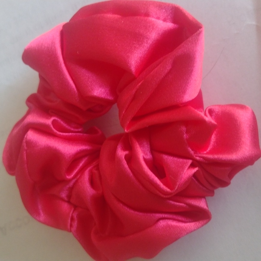 How to hold a fine hair ponytail - Picture 3 of 3